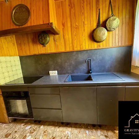 L'essentiel アパート メジェーヴ